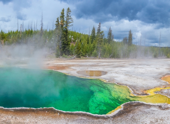 West-Thumb-Geyser-Yellowstone west thumb geyser at yellowstone national park