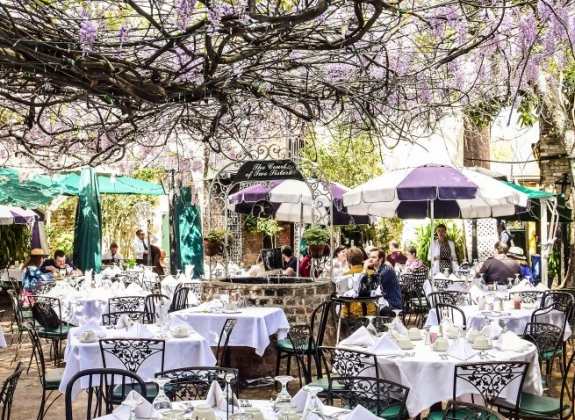 Court of 2 sisters in the bayou