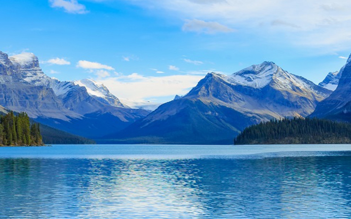 7.-Maligne-Lake-Banff-National-Park-Mountains-1800x600