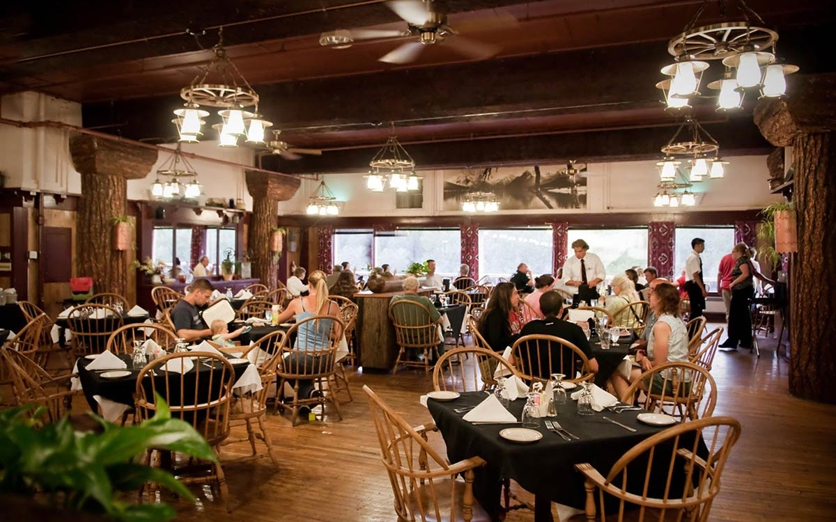 Glacier Park Lodge, Montana, Dining