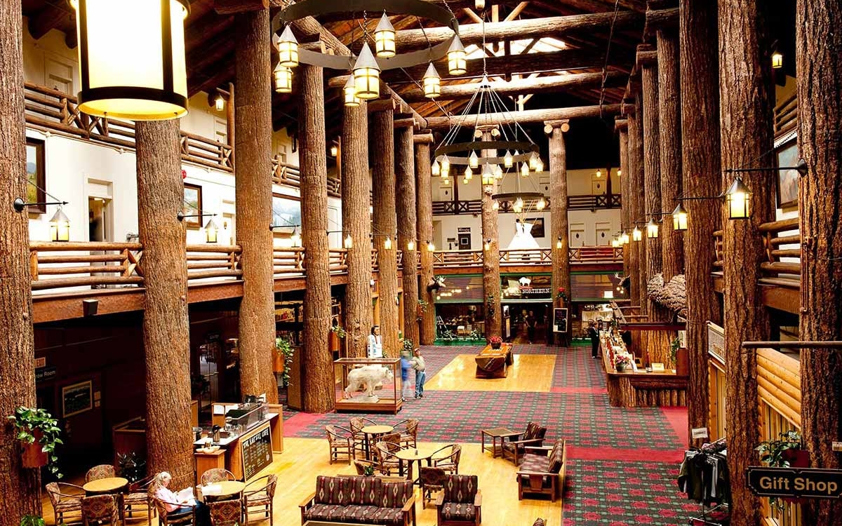 Glacier Park Lodge, Montana, Lobby