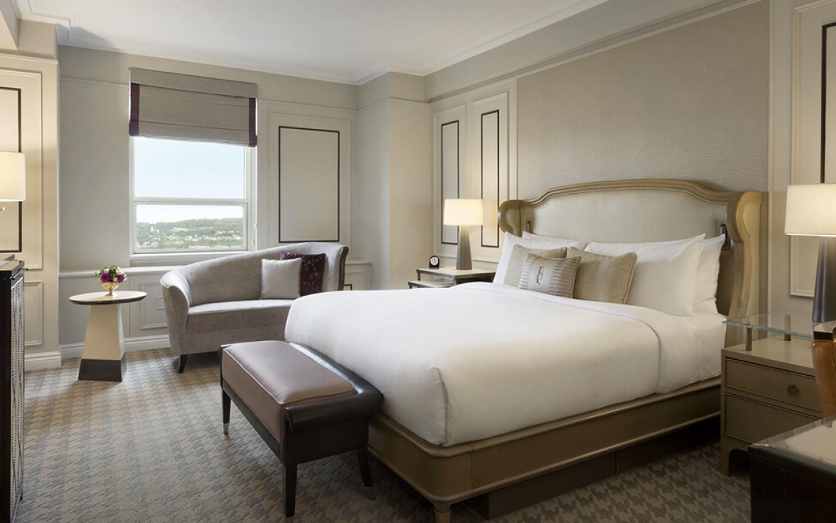 Fairmont-Chateau-Frontenac_Gold-City-view