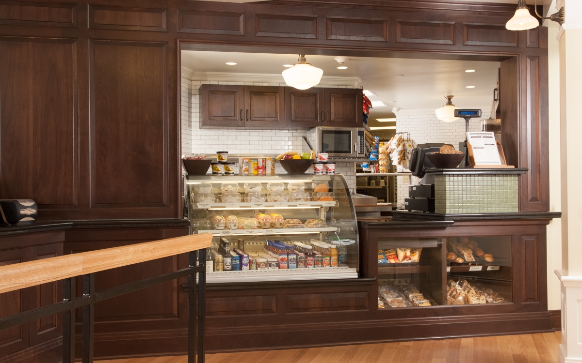 deli-lake-yellowstone-hotel