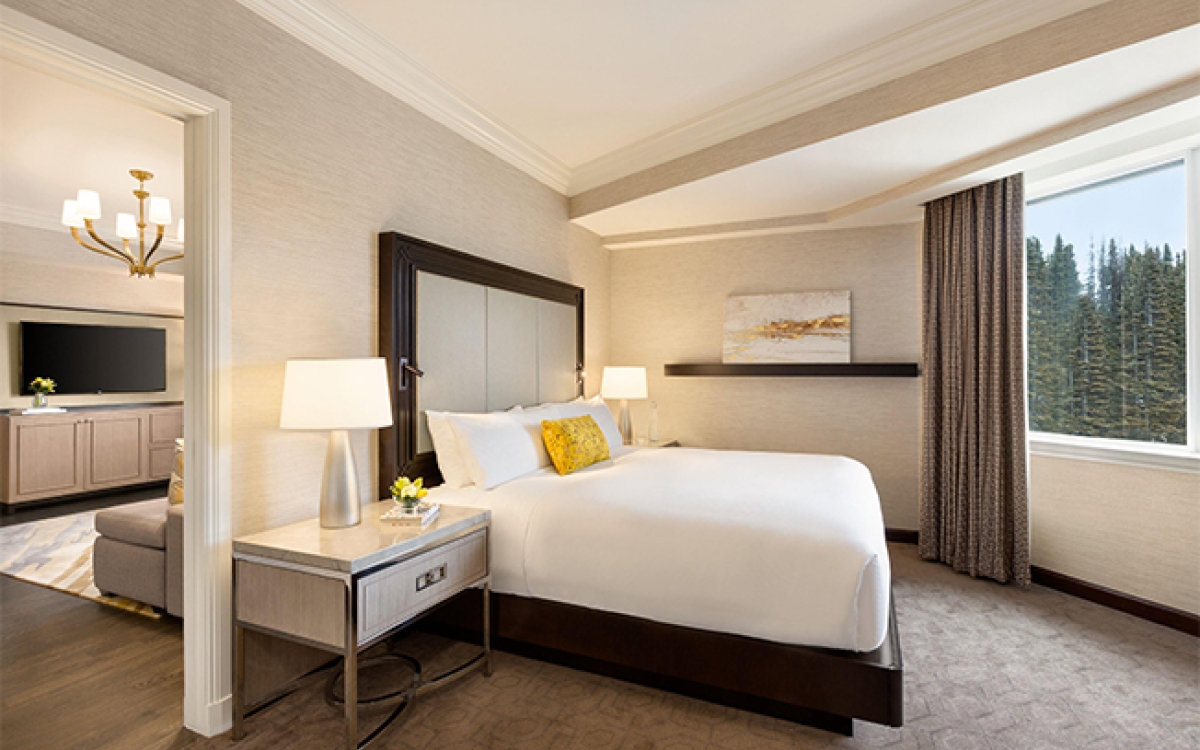 fairmont-lake-louise-GOLD