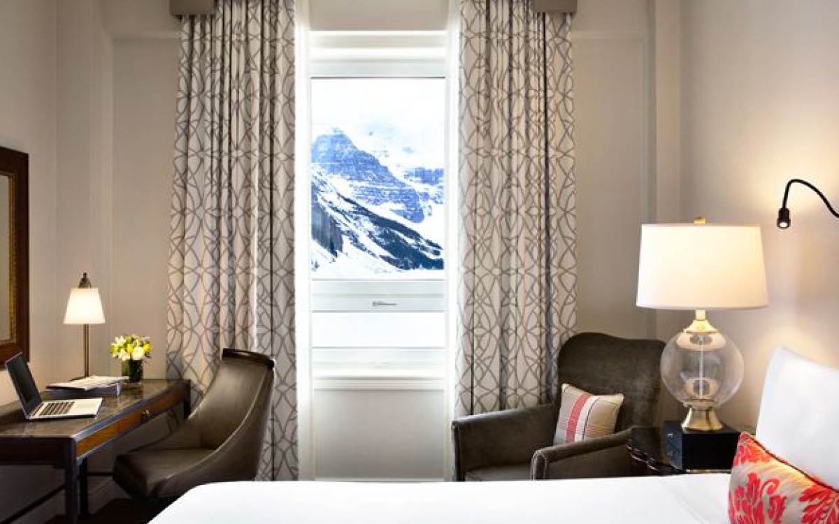 fairmont-lake-louise-GUESTROOMS-lake-view