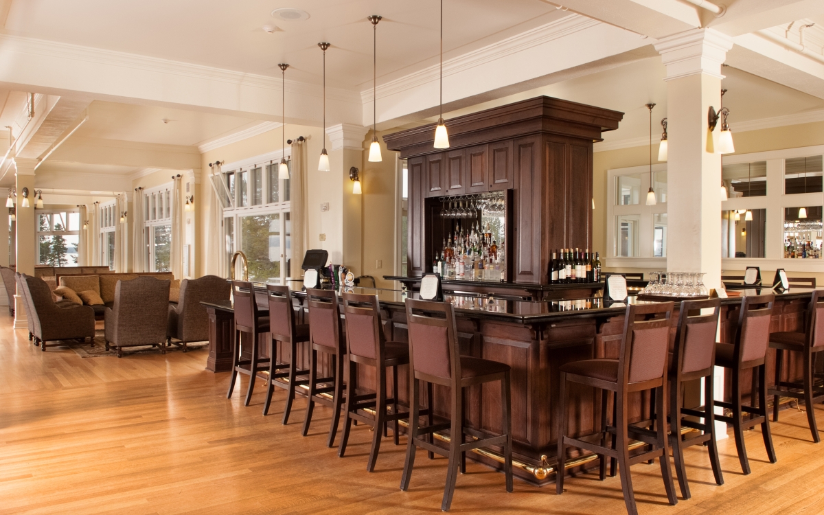 hotel-bar_lake-yellowstone-hotel