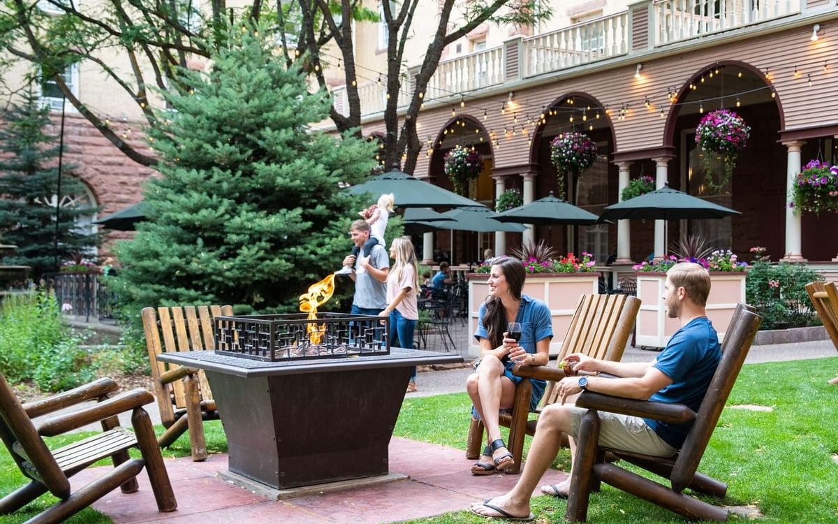 hotel-colorado-patio