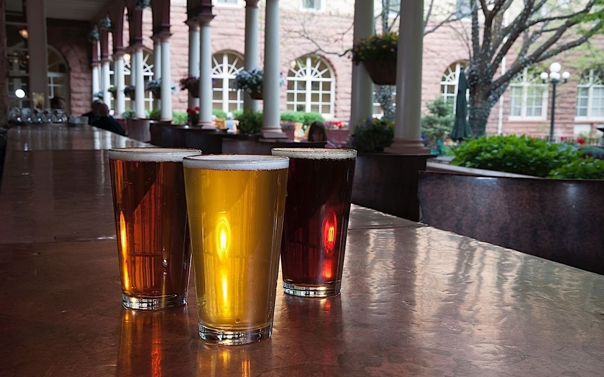 hotel-colorado-bar-patio