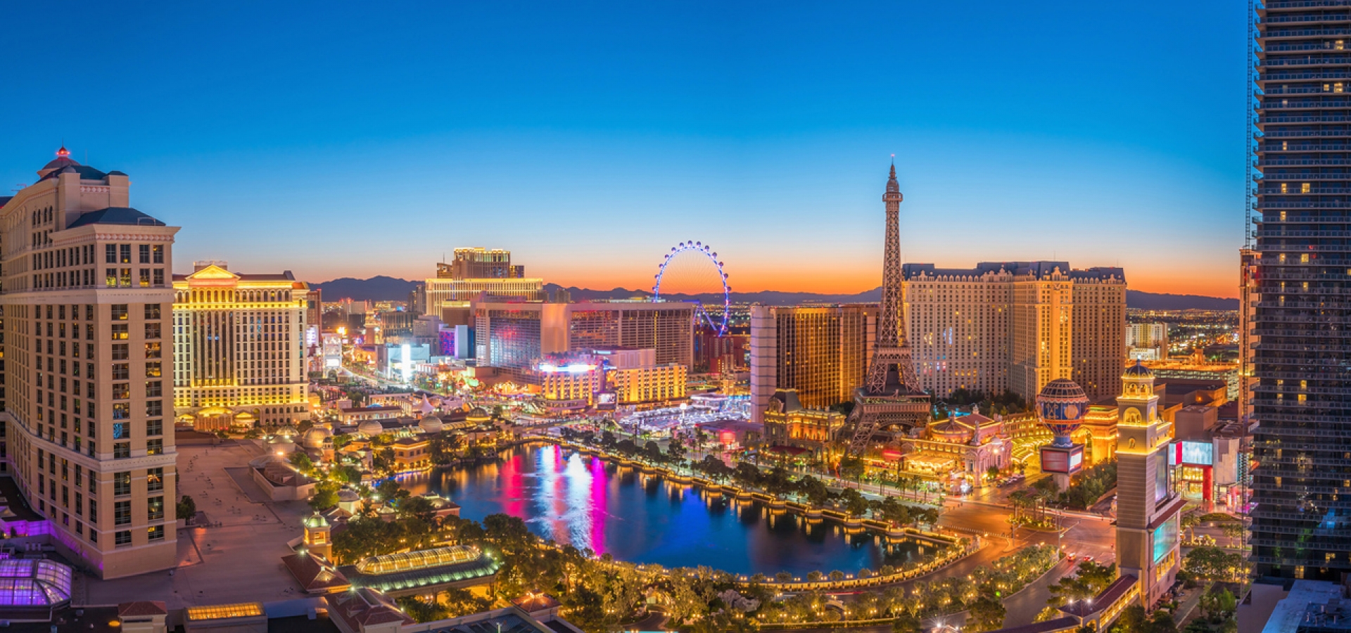 https://www.amtrakvacations.ca/sites/amtrak/files/styles/hero/public/images/Las-Vegas-Panorama.jpg?h=3a3df0c5&itok=4fIOZW4I