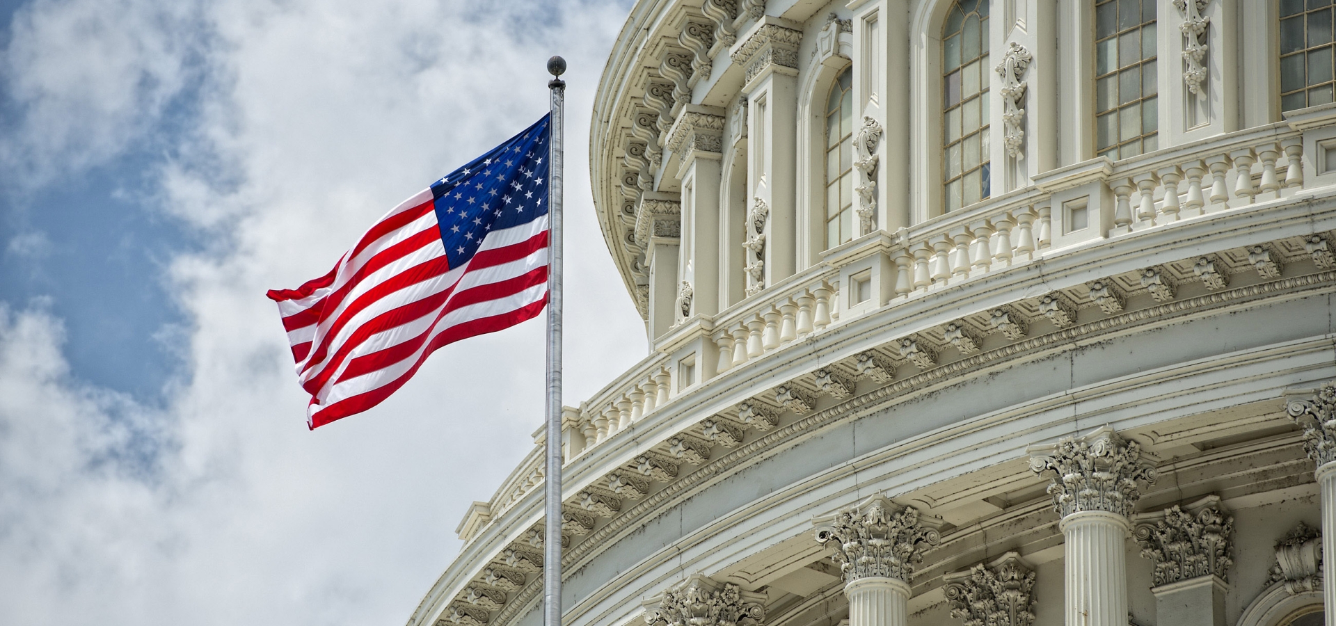 us-capitol-building_washington-dc-usa_american-flag