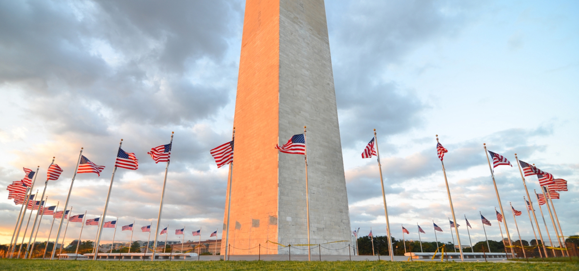 washington-monument-with-flags_washington-dc_usa