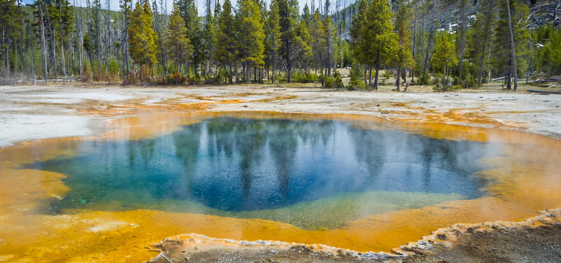 yellowstone-hot-spring-geyser_hydrothermal