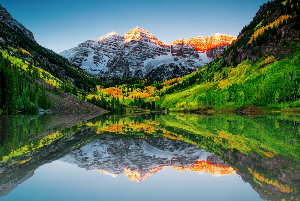 Maroon Bells Lake at Rocky Mountain National Park Maroon Bells Lake at Rocky Mountain National Park