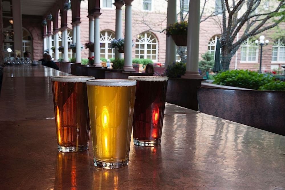 hotel-colorado-bar-patio